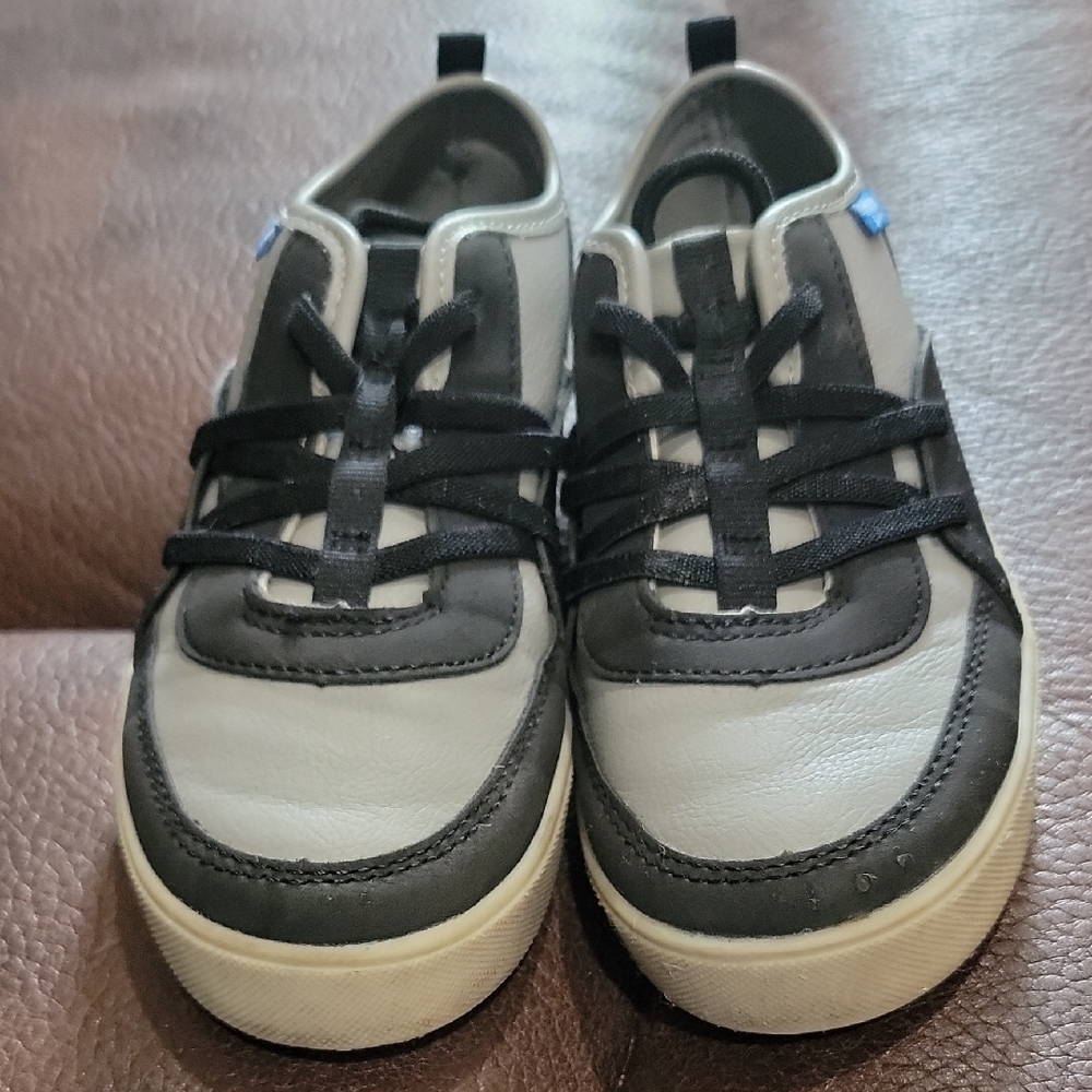 OshKosh B'gosh Black and Gray Sneakers Casual Athletic Design